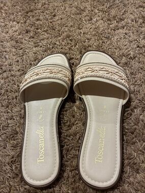 Toscanella white flat sandals